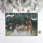 Elegantes Serif Hand Lettered Happy Hanukkah Foto Feiertagskarte<br><div class="desc">Elegante handgezeichnete Serife "hanukkah" mit Granatapfelaten und Blume mit "Happy" und "mit Liebe" in Bändern. Original Grafik von Becky Nimoy. Foto mit freundlicher Genehmigung von unsplash; in Türkis</div>