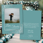 Elegantes Silber & Aquamarines Foto & Note Wedding Dankeskarte<br><div class="desc">Diese wunderschönen aquamarin- oder türkisfarbenen und grauen Hochzeitskarten zeigen Ihr Foto in einem silbernen Rahmen aus Imitaten, umgeben von verzierten silbernen Gürteln und Wirbel. Die Beschriftung ist in elegantem Schriftzeichen geschrieben und lautet: Liebe und Dank, mit Ihren Namen unten. Die Rückseite hat Platz für eine individuelle Note oder Nachricht zusammen...</div>