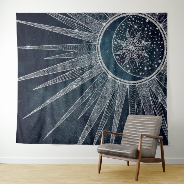 Elegantes Silver Sun Moon Doodle Mandala Blue Desi Wandteppich (Beispiel (Horizontal))