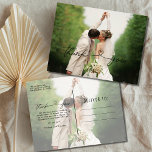 Elegantes Simple Wedding Foto Vielen Dank Postkarte<br><div class="desc">Wir bedanken uns für die Postkarten,  die ein einfaches,  elegantes "Dankeschön"-Skript mit Herzdesign auf der Vorderseite enthalten. Fügen Sie der Kartenrückseite ein zweites Foto mit Ihrer personalisierten Nachricht hinzu.</div>