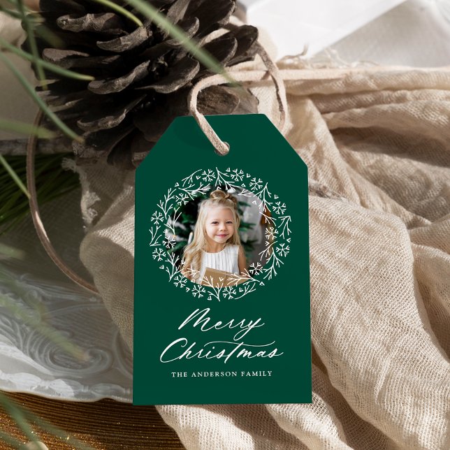 Elegantes Snowflake Wreath Green Holiday Foto Geschenkanhänger (Von Creator hochgeladen)