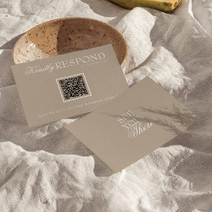 Elegantes Soft-Taupe-Old-Money-QR-Fancode-Hochzeit RSVP Karte