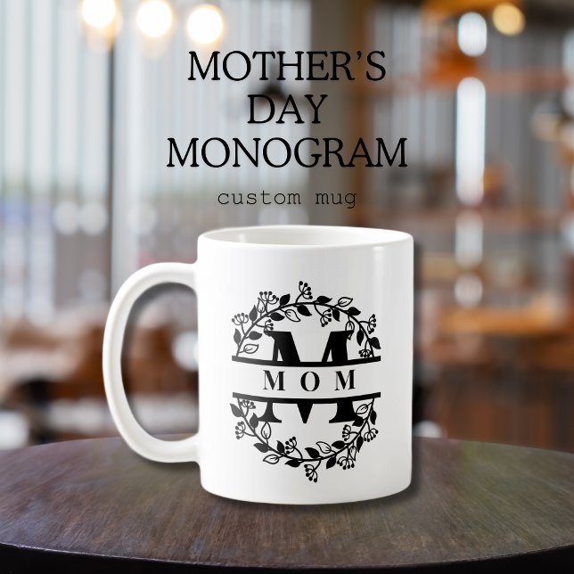 Elegantes Split Floral Split Monogramm mit Text: M Kaffeetasse (Floral split monogram Mother's day custom mug, name or text. bilingual. multilingual project)