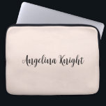 Elegantes, stilvolles, Schlichtes Handwriting Laptopschutzhülle<br><div class="desc">Suchen Sie eine schöne Kalligrafie mit einer ästhetischen Handschrift? Dieses einfache,  auffällige Design ist für Sie. Dieses Produkt beeindruckt sofort diejenigen,  die es sehen. Das feine und geschmackvolle Design spiegelt sofort die Qualität Ihrer Beziehung und Familie wider.</div>