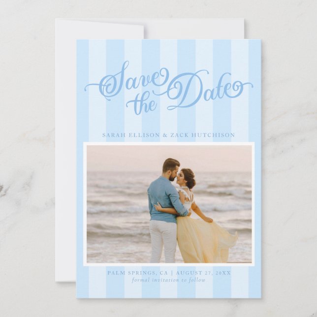 Elegantes Striped Pastel Blue Script Save the Date (Vorderseite)