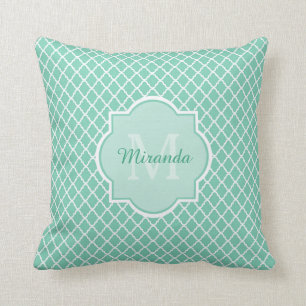 Elegantes tadelloses grünes Quatrefoil Monogramm Kissen