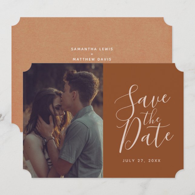 Elegantes Terracotta Calligraphy Save the Date Fot Einladung (Vorne/Hinten)