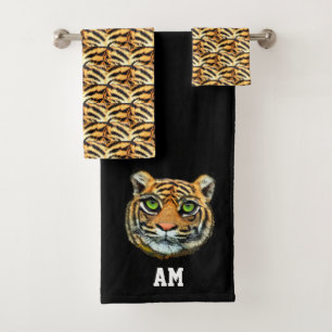 Elegantes Tigergesicht und Monogramm auf schwarz Badhandtuch Set