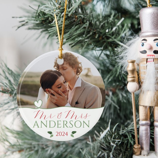 Elegantes Verheiratetes Foto für unsere ersten Wei Keramik Ornament (Elegant Our First Christmas as Mr & Mrs personalized name wedding photo round ornament 2024 gift)
