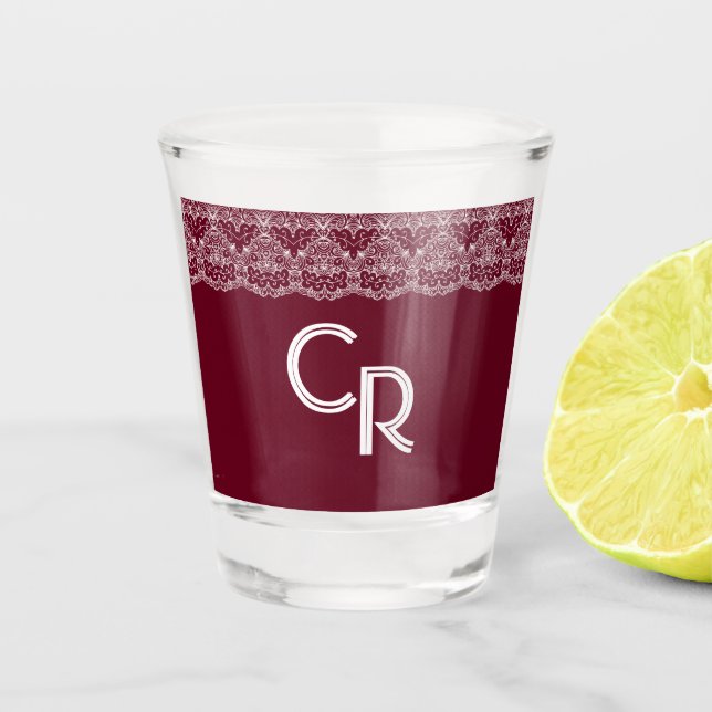 Elegantes Vintages Burgundy Maroon White Lace Schnapsglas (Vorderseite)