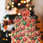 Elegantes Vintages Red Green Christmas Baubles Gol Geschenkpapier<br><div class="desc">Vintages Viktorianisches Muster mit Weihnachtsschmuck auf metallischem goldfarbenem Hintergrund für festliche und luxuriöse Weihnachtsgeschenke.</div>