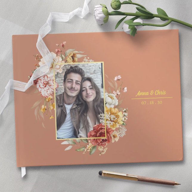 Elegantes Watercolor Floral Wedding Foto Gold Gästebuch (Personalized watercolor floral wedding photo guestbook with gold foil. Elegant wedding keepsake.
)