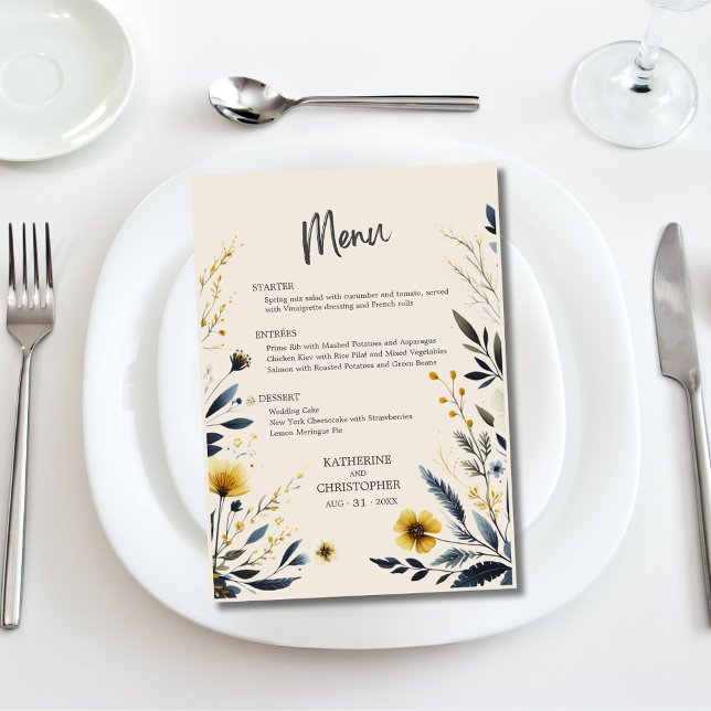 Elegantes Watercolor Wildblumen Beige Wedding Menu Menükarte (Elegant Wildflowers Wedding Reception Menu with Blue and Yellow Wildflowers.)