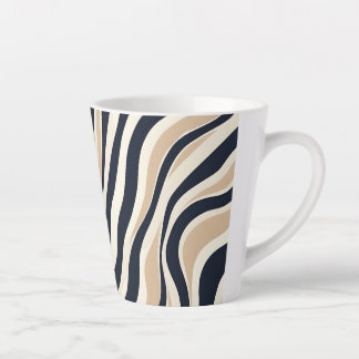 Elegantes Wavy Stripe neutrales Beige-Holzkohlemus Milchtasse