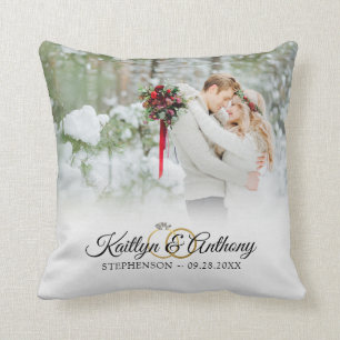 Elegantes Wedding Rings Foto zum Gedenken an White Kissen