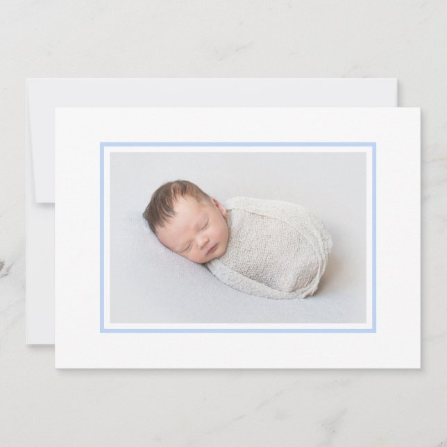 Elegantes Weiß und Blau Foto Birth Ankündigung (Vorderseite)