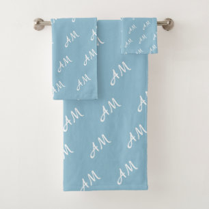 Elegantes weißes Monogramm auf Hellblau Badhandtuch Set
