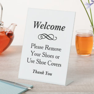 Elegantes Weißes Willkommen - Schuhe Ausziehen Sockelschild