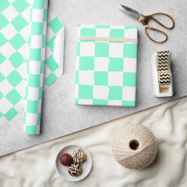 Elegantes White and Aquamarine Kachelkarton Geschenkpapier (Kunsthandwerk)