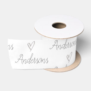 Elegantes White Black Family Name Herzmuster Satinband