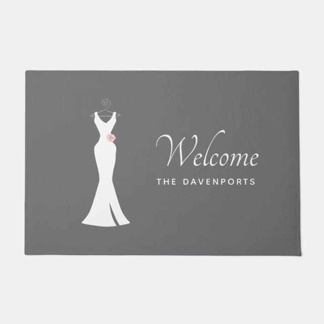 Elegantes White Gown on Gray - Stilvolles, einfach Fußmatte (Vorderseite)