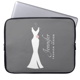 Elegantes White Gown on Gray - Stilvolles, einfach Laptopschutzhülle
