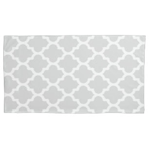 Elegantes White & Gray Ikat Quatrefolienmuster Kissenbezug