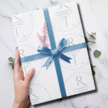 Elegantes White Gray Monogram Wedding Wrapping Pap Geschenkpapier<br><div class="desc">Die Mongram Wedding Suite mit dem eleganten, modernen Script Foto in Weiß und Weiß. Jedes Stück ist sorgfältig entworfen, um ein einheitliches elegantes Aussehen und Gefühl zu schaffen. Diese Kollektion umfasst alle wichtigen Hochzeitsstipps wie Rett-the-Date-Postkarten, Einladungen, RSVP-Karten, Geschenkpackungen oder Greifkästen und jedes Element Ihrer Hochzeitssuite mit einem eleganten Monogramm und/oder...</div>