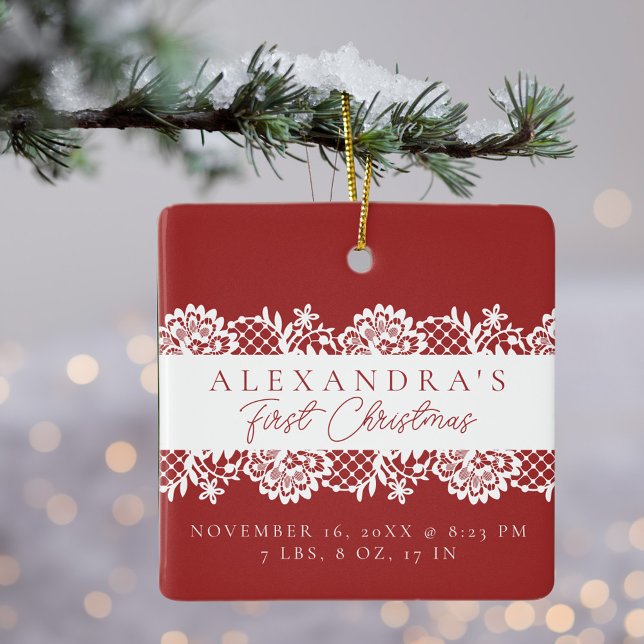 Elegantes White Lace Baby's First Christmas Foto Keramikornament (Elegant White Lace Baby's First Christmas Photo Ceramic Ornament)