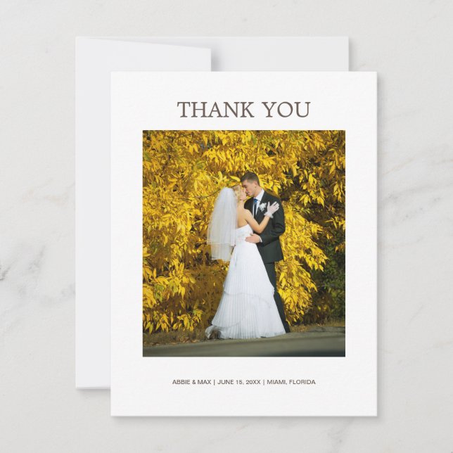 Elegantes White Minimalistisch Wedding Foto Dankeskarte (Vorderseite)
