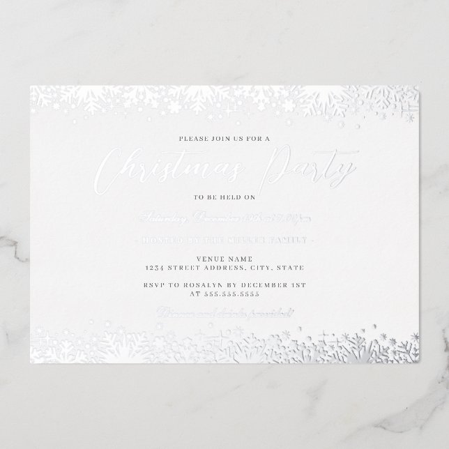 Elegantes White Silver Snowflake Weihnachts-Party Folieneinladung (Vorderseite)