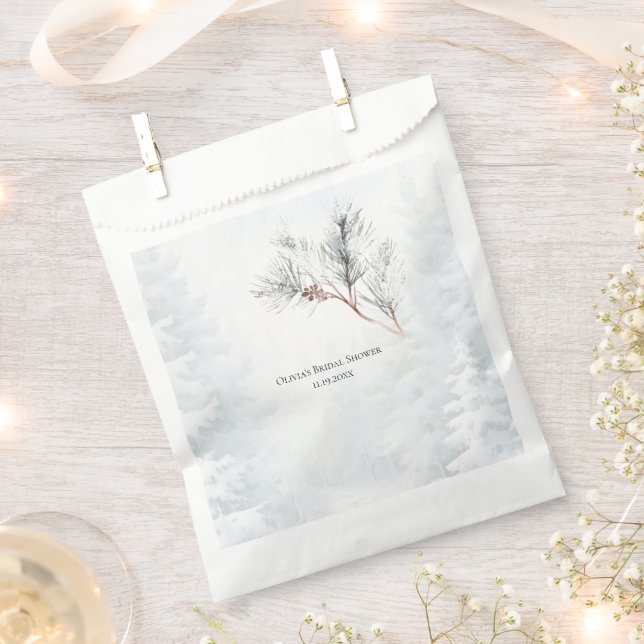 Elegantes White Winter Pine Brautparty Geschenktütchen (Ausgeschnitten)