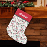 Elegantes Winter Greenery Muster Personalisiert Kleiner Weihnachtsstrumpf<br><div class="desc">Dieser Weihnachtsfeiertag-Strumpf bietet eine elegante Wintergrün-Illustration in Rot,  Grün,  Blau und Bräune. Personalisiert diesen festlichen Strumpf mit deinem Namen.</div>