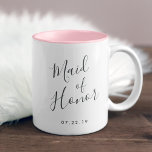 Elegantly Penned | TRAUZEUGIN Zweifarbige Tasse<br><div class="desc">Ein süßes und elegantes Geschenk für Ihre Trauzeugin,  eine zweifarbige Tasse in Rosa und Weiß zeigt "Trauzeugin" in handgeschriebener Schriftzypografie. Personalisieren Sie sich mit Ihrem Hochzeitsdatum unten.</div>