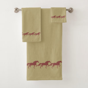 Élégants chevaux bai brun stylé sur beige chanceux