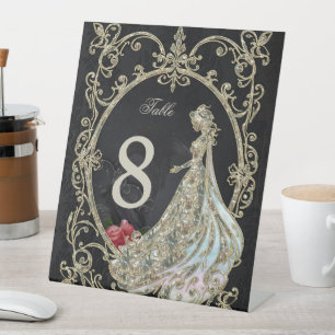 Eleganz in Gold und Schwarz. Sockelschild