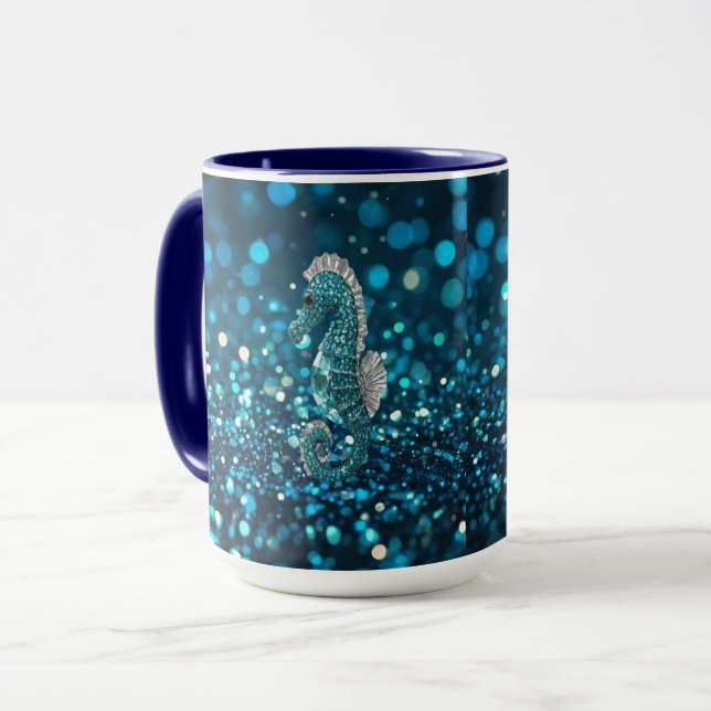 Eleganz in Motion: Aqua Seepferd über Aqua Bokeh Tasse (Vorderseite Links)