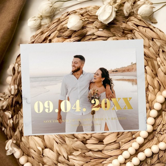 Elegent & Chic Bold Letter Wedding speichern Sie d Folie Einladungspostkarte (Von Creator hochgeladen)