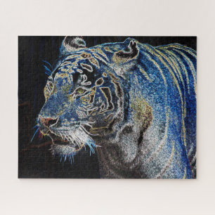 Elektrifizierender Tiger in der Nacht