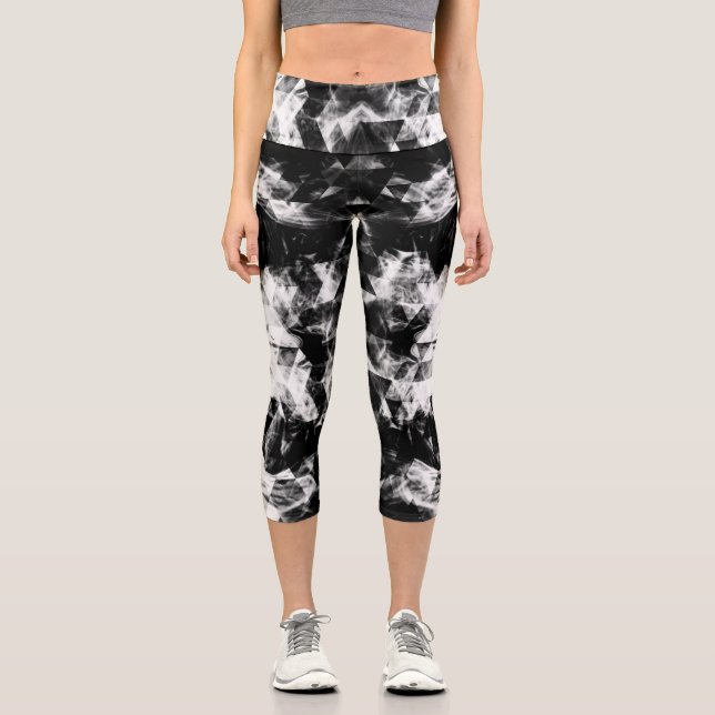 Elektrische Schwarz-weiße funkelnd Dreieck-Flammen Capri Leggings (Vorderseite)