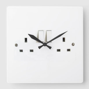 Elektrischer Sockel von Großbritannien Quadratische Wanduhr