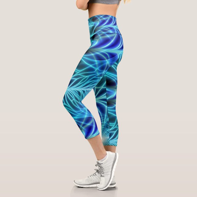 Elektrisches blaues leuchtendes Fraktal Wiederholu Capri Leggings (Links)