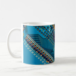 Elektronische Leiterplatte Nahaufnahme. Computer,H Kaffeetasse
