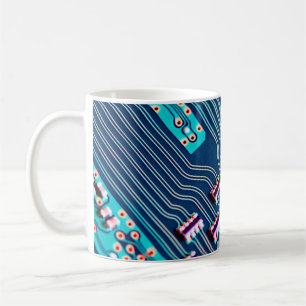 Elektronische Leiterplatte Nahaufnahme. Hintergrun Kaffeetasse