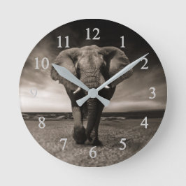Elephant am Strand Runde Wanduhr