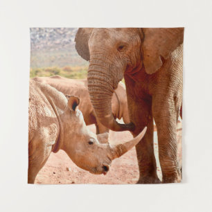 ELEPHANT UND RHINO MÖGEN SICH NICHT. WANDTEPPICH