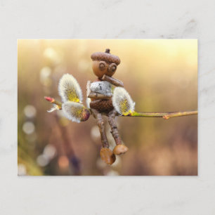 Elf d'Acorn avec carte postale de printemps