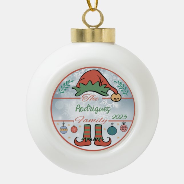 Elf Familienweihnacht Keramik Kugel-Ornament (Vorderseite)