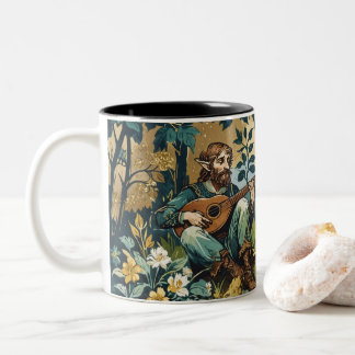 Elfen, die im Wald Lutten spielen Zweifarbige Tasse