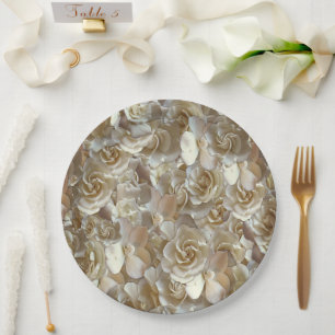 Elfenbein-Rosenmuster – Elegante Blumenkunst Pappteller